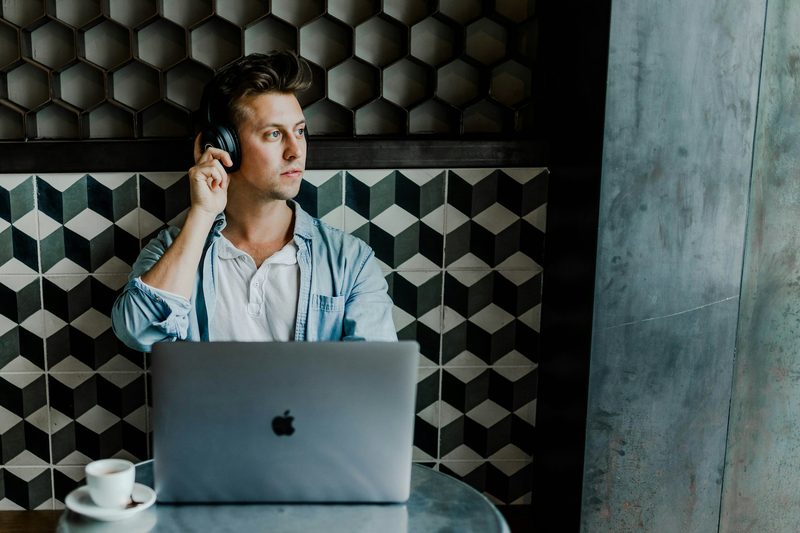 15 Best Spanish Podcasts to Learn Spanish (in 2024)