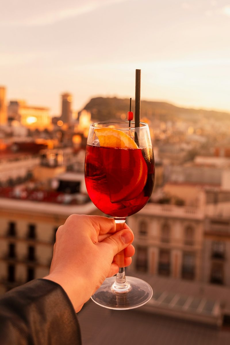 An Ultimate Guide: How to Order Drinks in Spanish