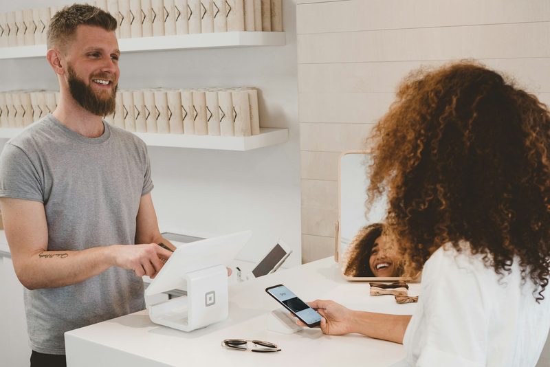 5 Handy Tips: How to Talk With Customers in English