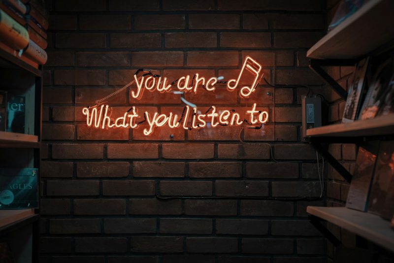 17 English Podcasts That Every English Learner Should Listen To